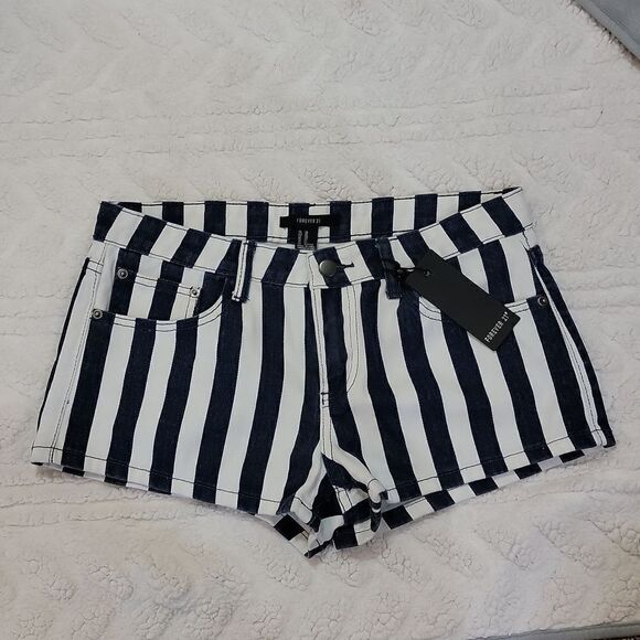 Forever 21 Vertical Wide Stripe Dark Denim / White Shorts Size 28 NWT - Picture 1 of 6
